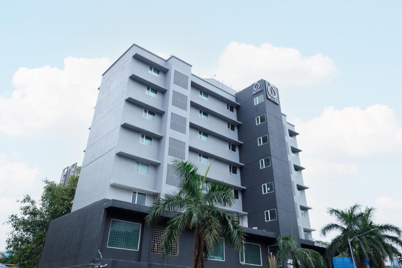 מומביי J Hotel And Banquets מראה חיצוני תמונה