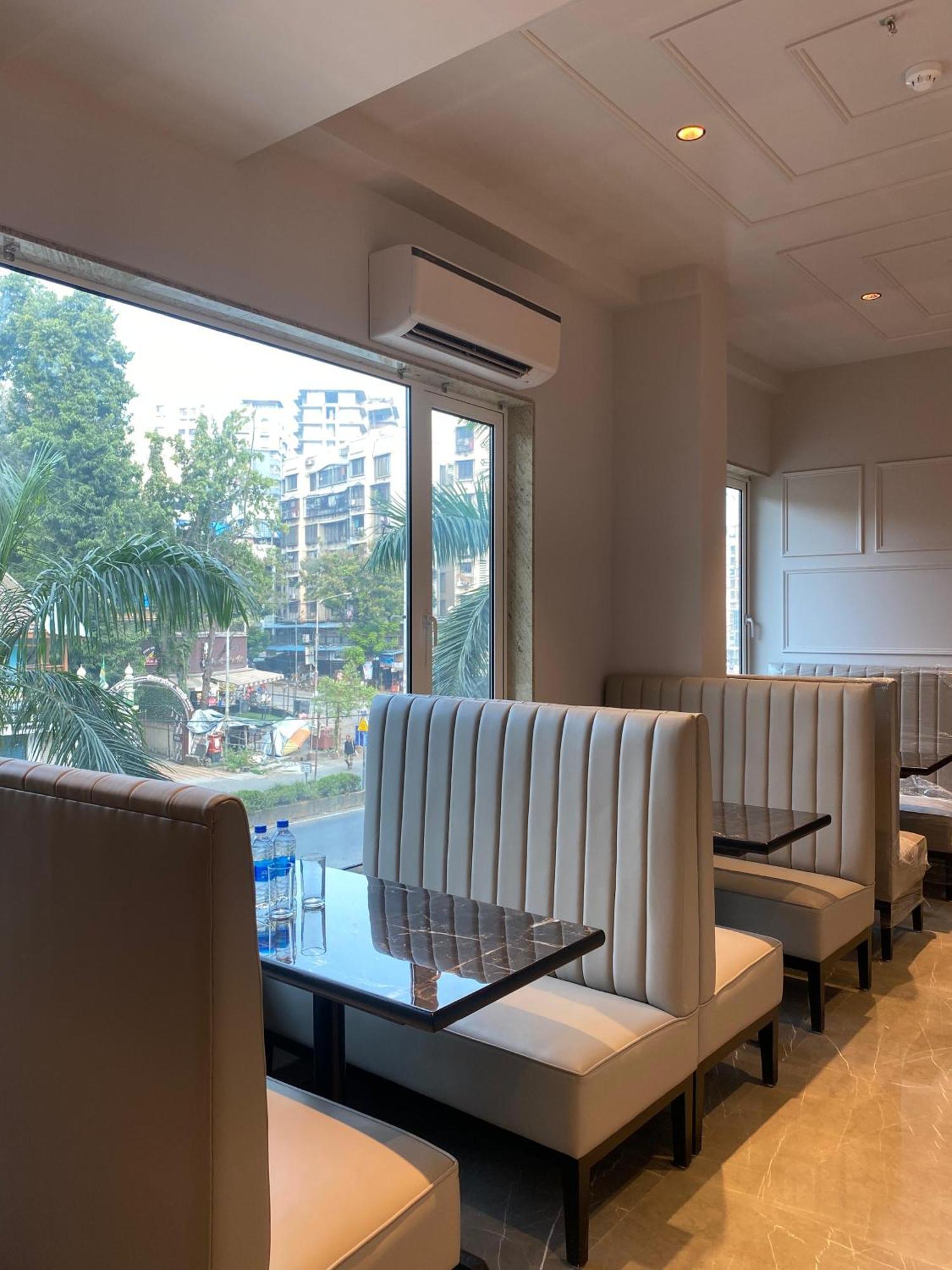 מומביי J Hotel And Banquets מראה חיצוני תמונה