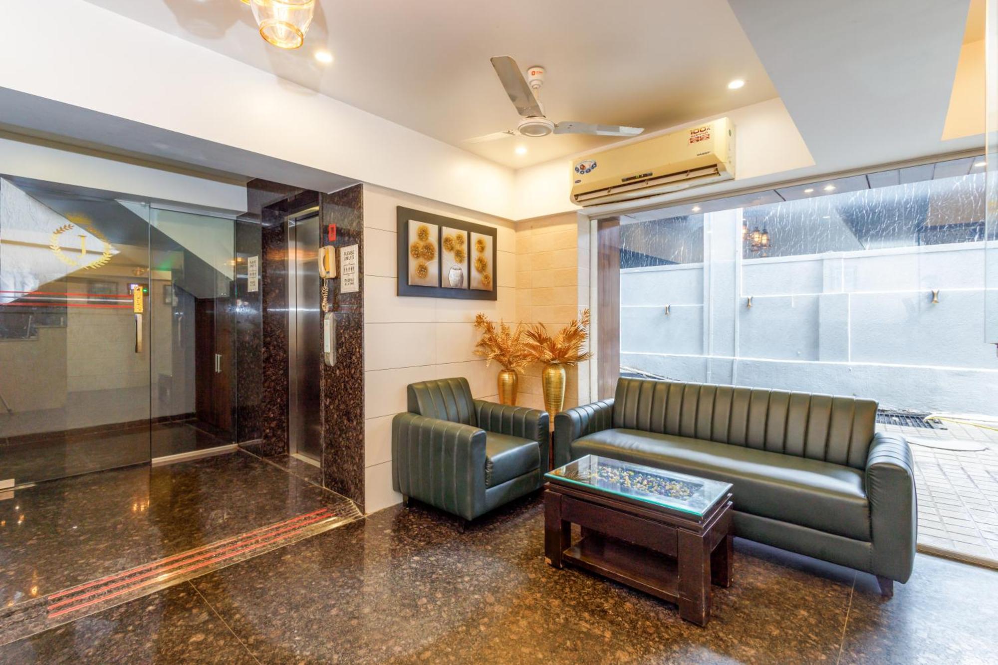 מומביי J Hotel And Banquets מראה חיצוני תמונה