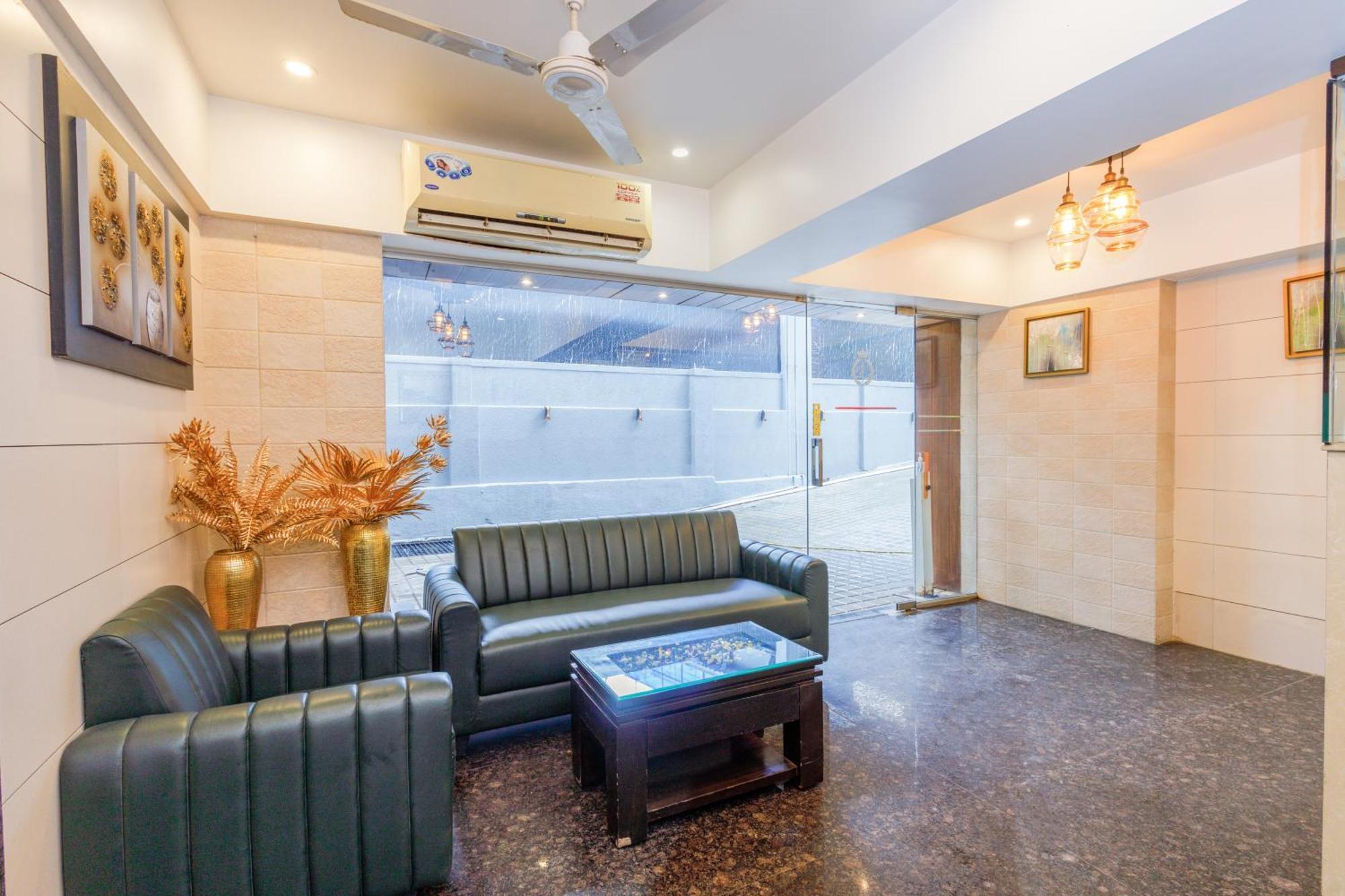 מומביי J Hotel And Banquets מראה חיצוני תמונה
