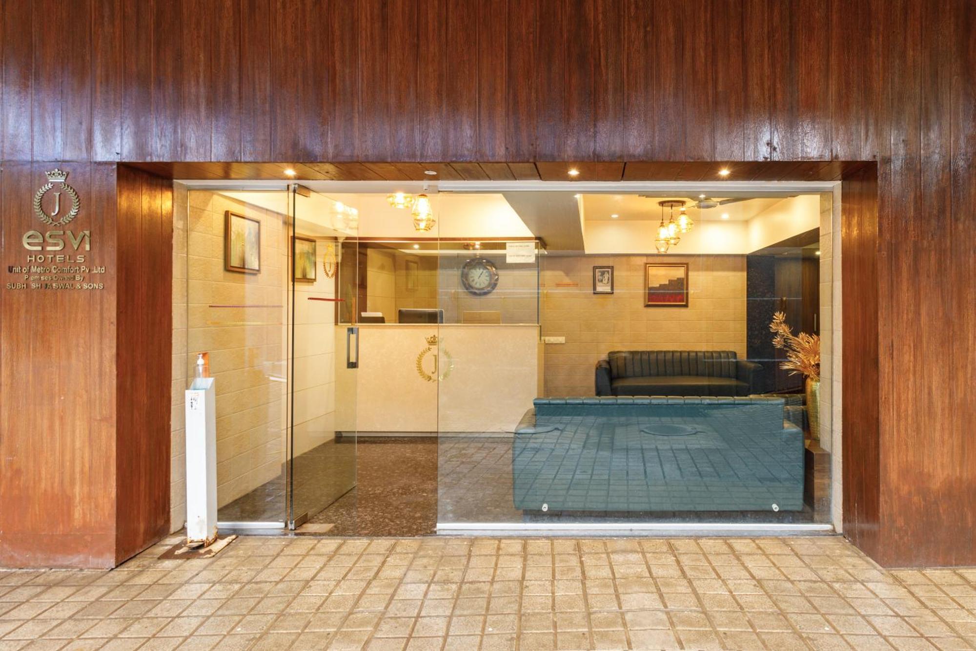 מומביי J Hotel And Banquets מראה חיצוני תמונה