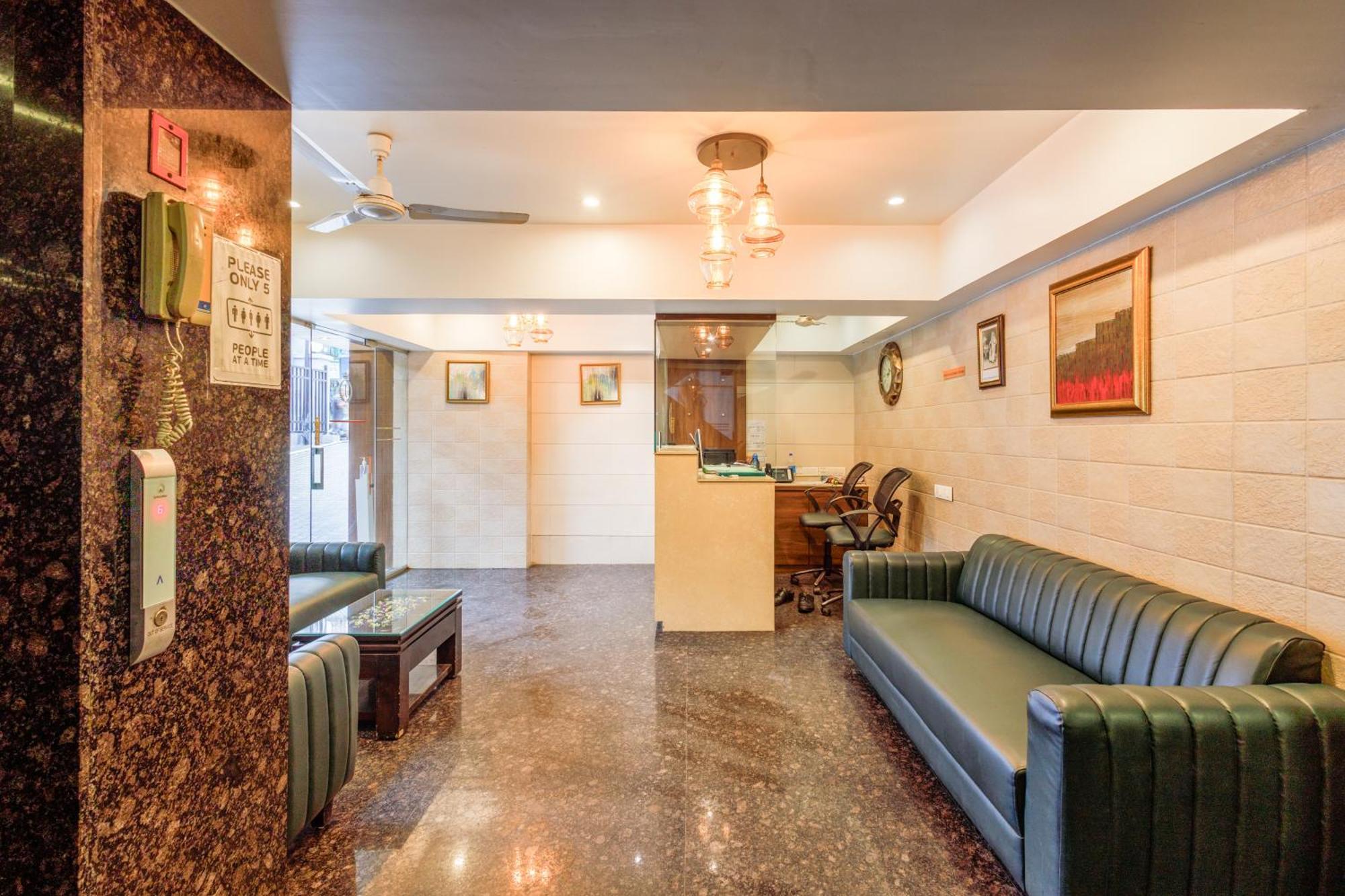 מומביי J Hotel And Banquets מראה חיצוני תמונה